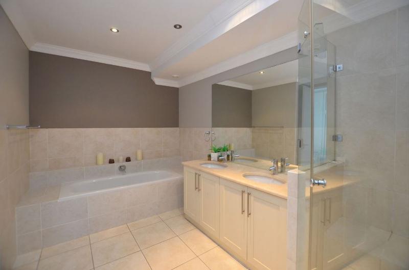 2 Bedroom Property for Sale in Bloubergstrand Western Cape